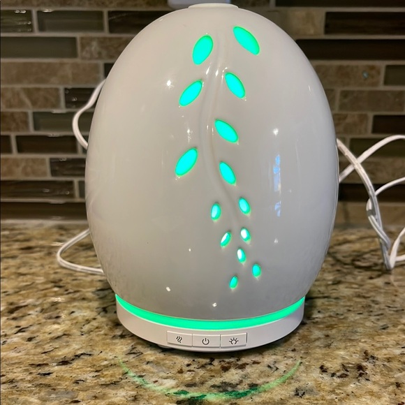 Elegant White Color Changing Aroma Diffuser - Picture 5 of 14